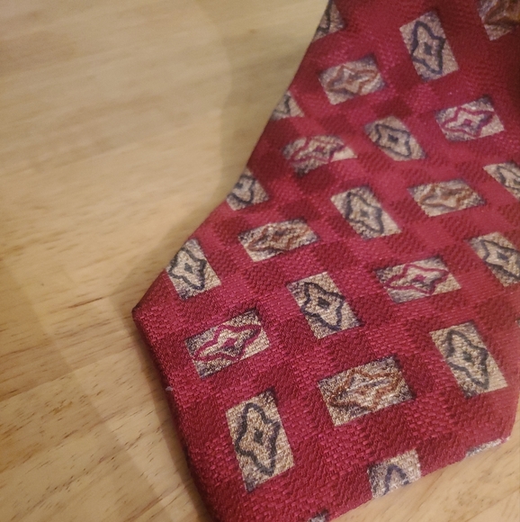 Sterling Hunt Necktie  Standard Legnth Red & Gold - Picture 1 of 4